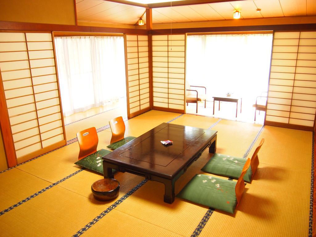 Hotel Ukai 笛吹市 部屋 写真